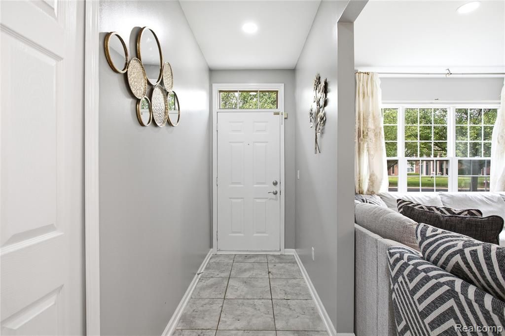 13169 Canopy Drive, Sterling Heights, MI 48313