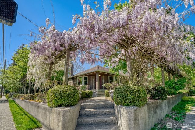 3004 SW Barton Street, Seattle, WA 98126
