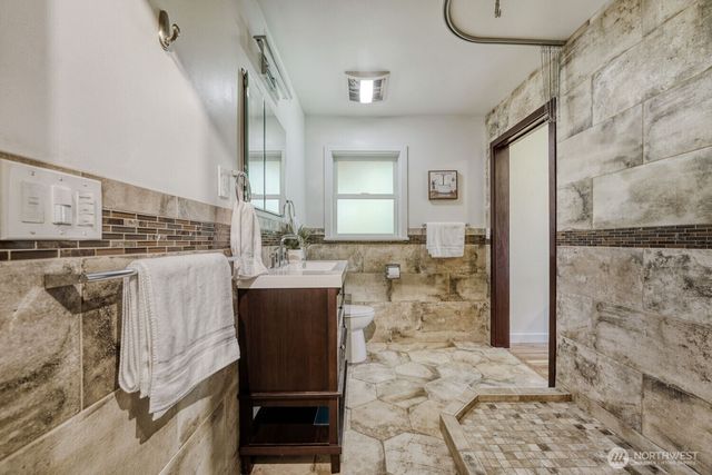 3004 SW Barton Street, Seattle, WA 98126