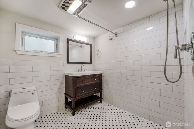 3004 SW Barton Street, Seattle, WA 98126
