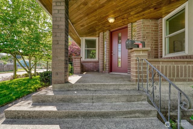 3004 SW Barton Street, Seattle, WA 98126