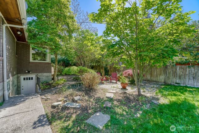 3004 SW Barton Street, Seattle, WA 98126