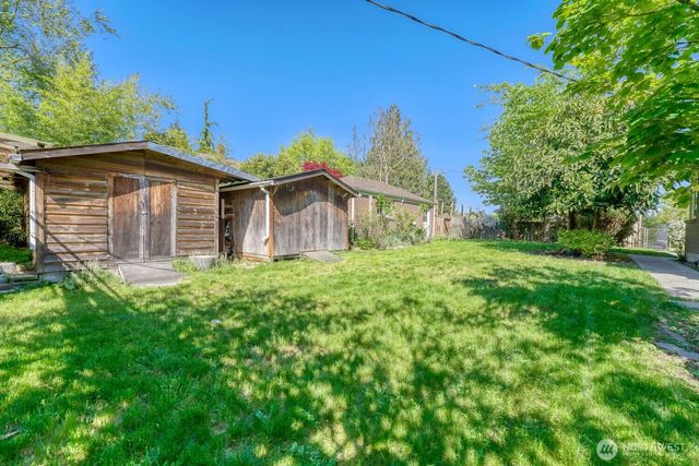 3004 SW Barton Street, Seattle, WA 98126
