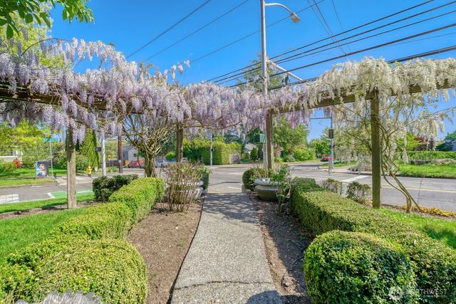 3004 SW Barton Street, Seattle, WA 98126