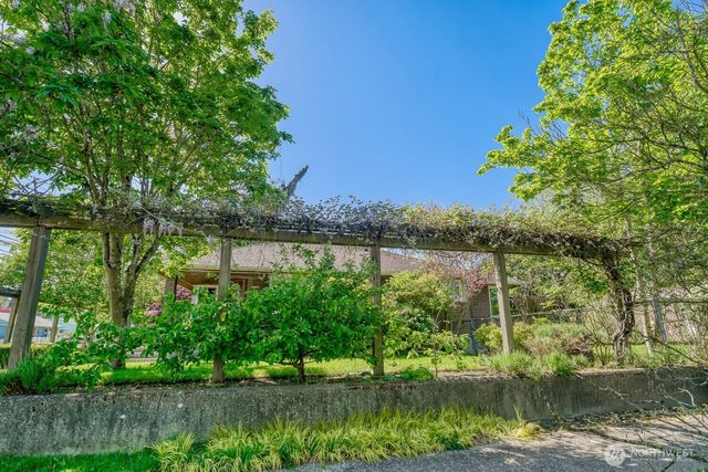 3004 SW Barton Street, Seattle, WA 98126