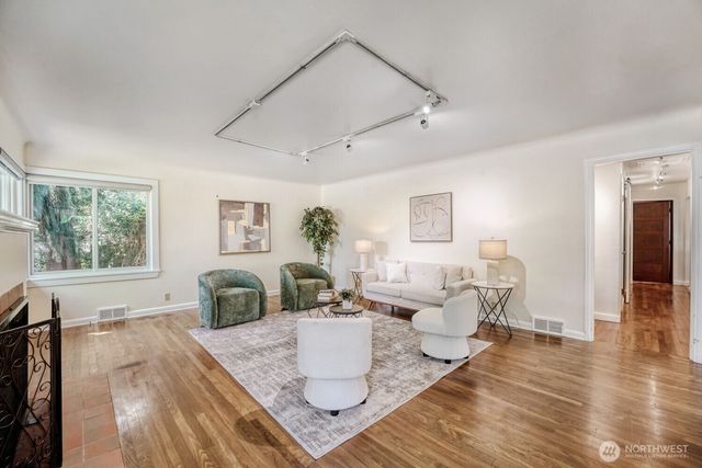 3004 SW Barton Street, Seattle, WA 98126
