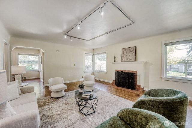 3004 SW Barton Street, Seattle, WA 98126