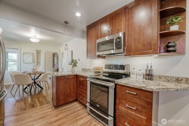 3004 SW Barton Street, Seattle, WA 98126