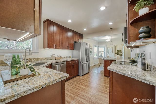 3004 SW Barton Street, Seattle, WA 98126