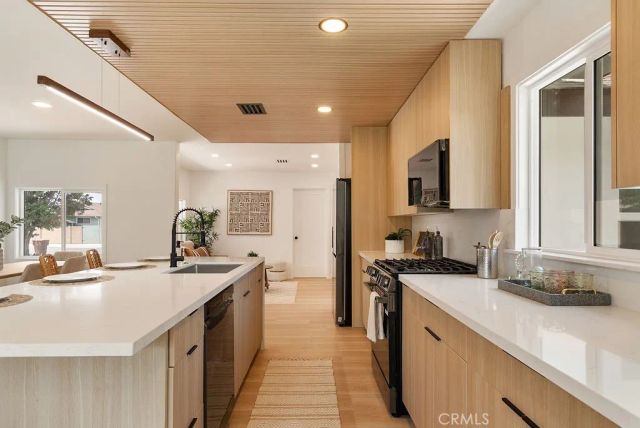 2871 W Tyler Avenue, Anaheim, CA 92801