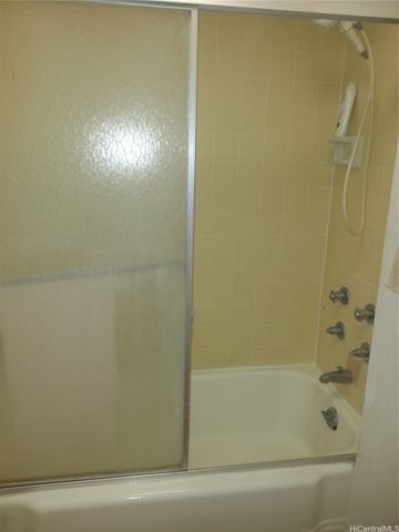 2500 Kalakaua Avenue 1802, Honolulu, HI 96815