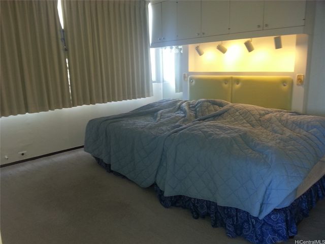 2500 Kalakaua Avenue 1802, Honolulu, HI 96815