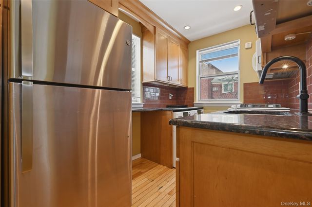 263-33 73rd Avenue 97A72, Glen Oaks, NY 11004