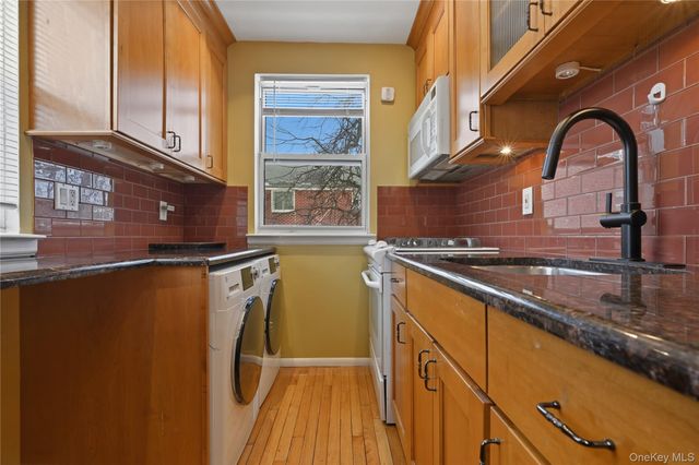 263-33 73rd Avenue 97A72, Glen Oaks, NY 11004