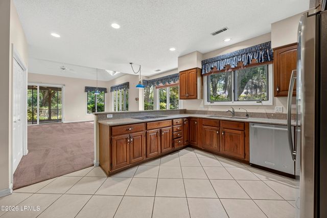 10 Robbers Row, Hilton Head Island, SC 29928