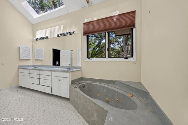 10 Robbers Row, Hilton Head Island, SC 29928
