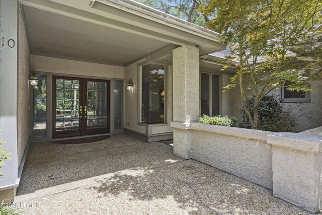 10 Robbers Row, Hilton Head Island, SC 29928