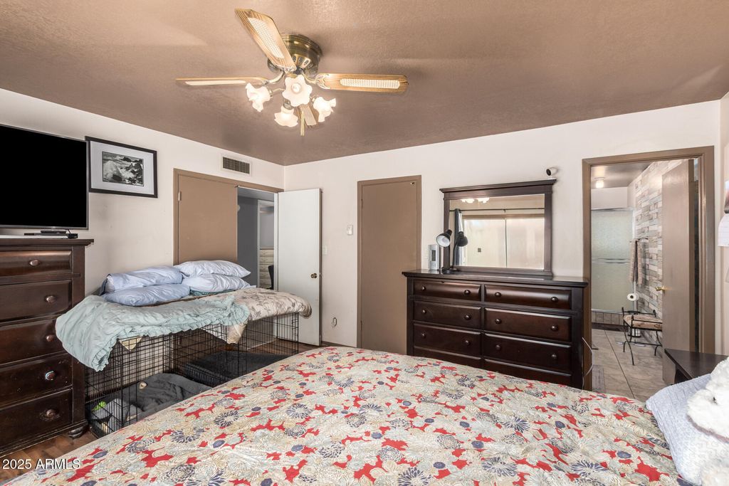 Image 15 of property listing at 6813 N 29th Ave Avenue, Phoenix, AZ 85017