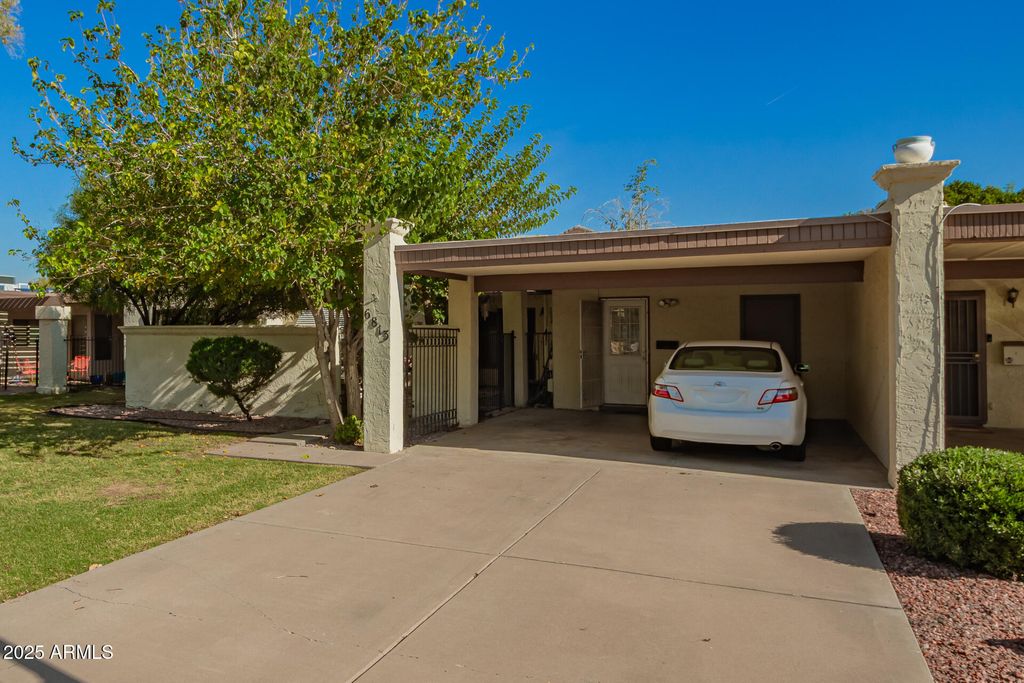 Image 2 of property listing at 6813 N 29th Ave Avenue, Phoenix, AZ 85017