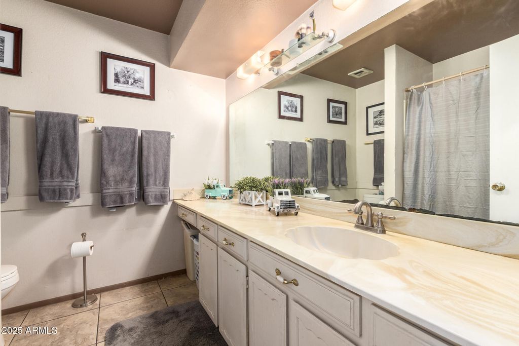 Image 21 of property listing at 6813 N 29th Ave Avenue, Phoenix, AZ 85017