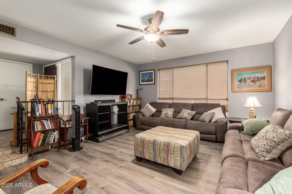 Image 4 of property listing at 6813 N 29th Ave Avenue, Phoenix, AZ 85017