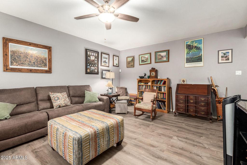 Image 5 of property listing at 6813 N 29th Ave Avenue, Phoenix, AZ 85017