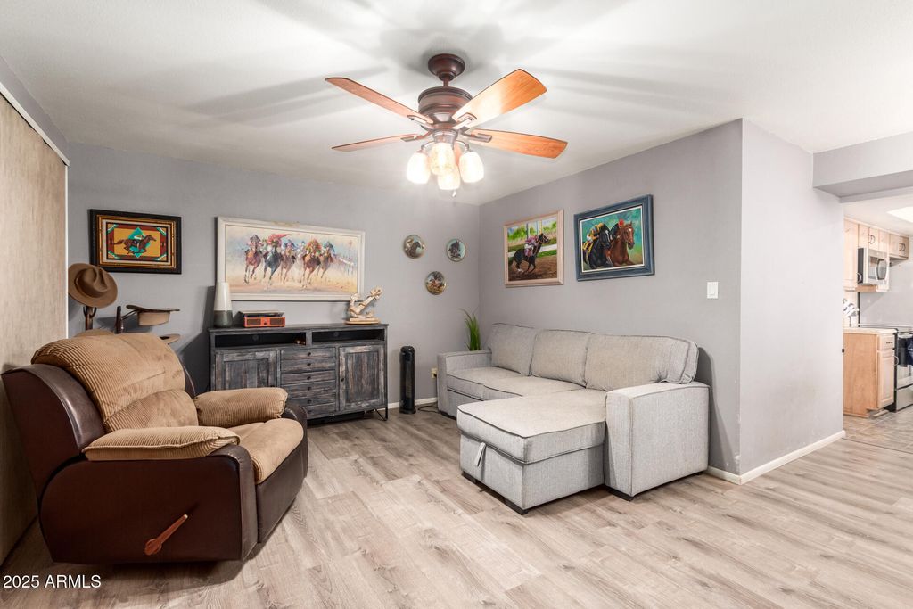 Image 7 of property listing at 6813 N 29th Ave Avenue, Phoenix, AZ 85017