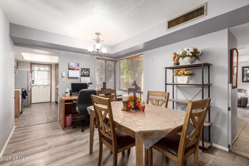 Image 9 of property listing at 6813 N 29th Ave Avenue, Phoenix, AZ 85017