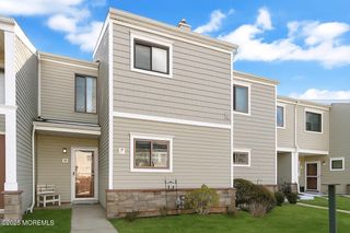 10 Ann Court, Tinton Falls, NJ 07724