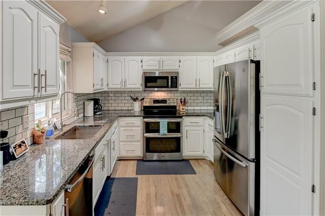 1750 Bridget Place, Liberty, MO 64068