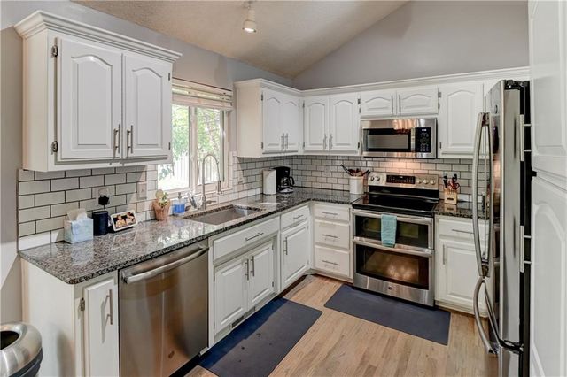1750 Bridget Place, Liberty, MO 64068