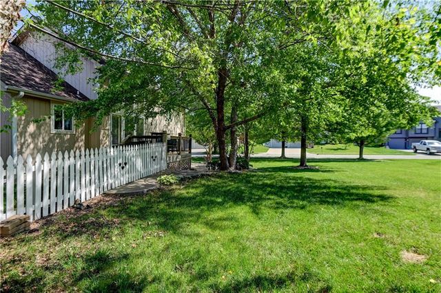 1750 Bridget Place, Liberty, MO 64068