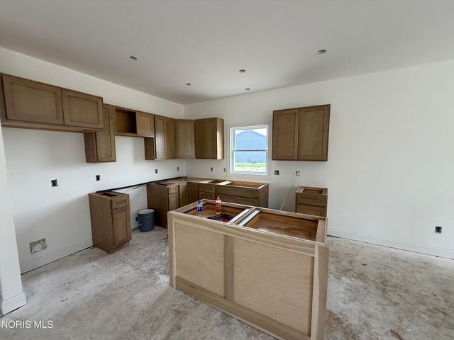 1307 Limerick Lane, Waterville, OH 43566