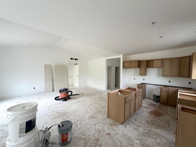 1307 Limerick Lane, Waterville, OH 43566
