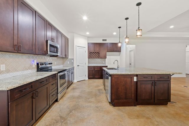 122 N Pohakea DR, Bastrop, TX 78602