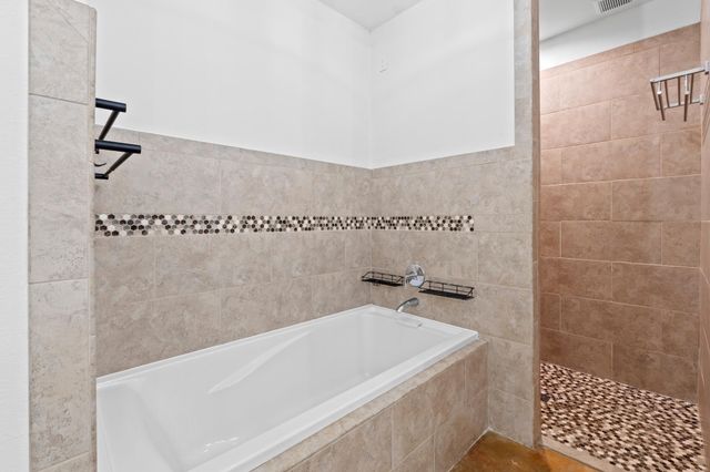 122 N Pohakea DR, Bastrop, TX 78602