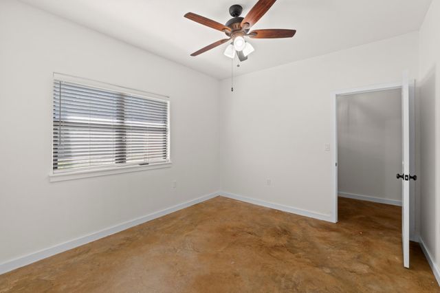 122 N Pohakea DR, Bastrop, TX 78602