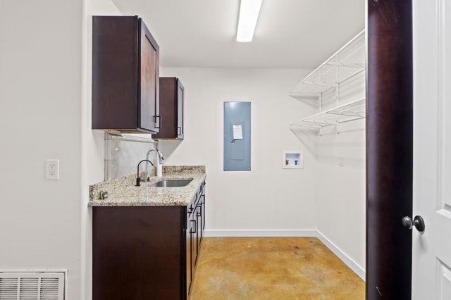 122 N Pohakea DR, Bastrop, TX 78602