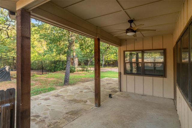 122 N Pohakea DR, Bastrop, TX 78602