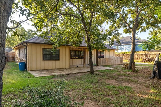 122 N Pohakea DR, Bastrop, TX 78602