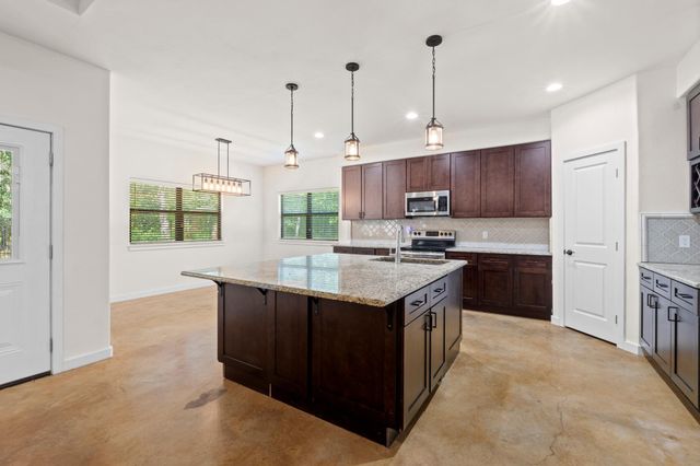 122 N Pohakea DR, Bastrop, TX 78602