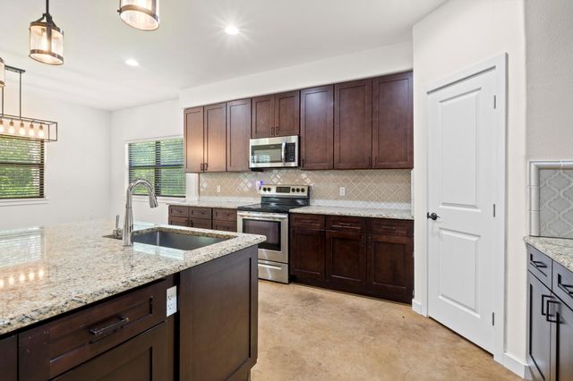 122 N Pohakea DR, Bastrop, TX 78602
