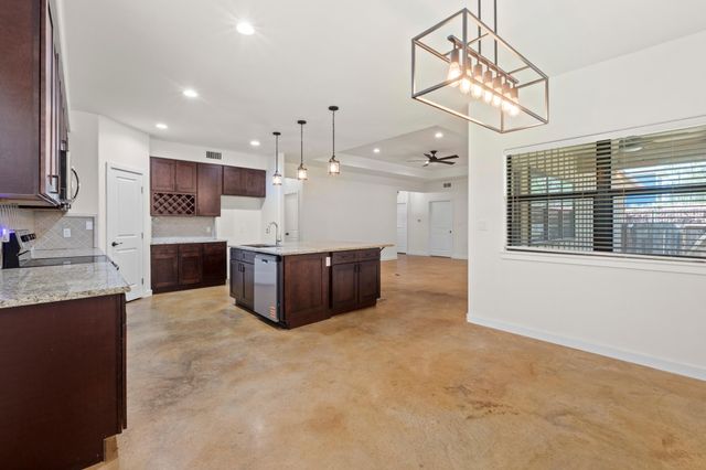 122 N Pohakea DR, Bastrop, TX 78602