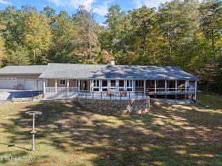 303 Cumberland Cove Rd, Monterey, TN 38574