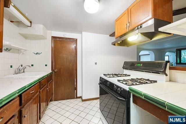 816 Pascack Road, Paramus, NJ 07652