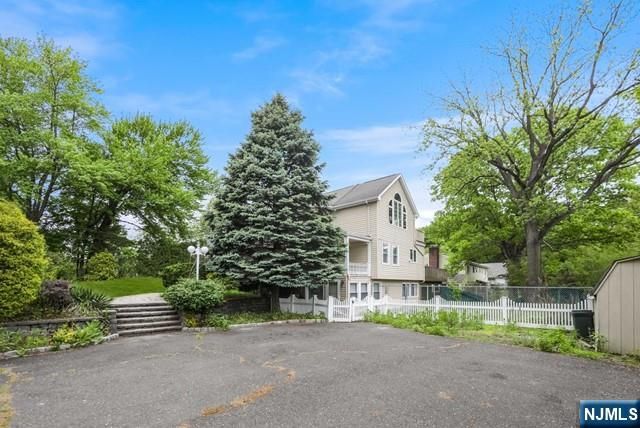 816 Pascack Road, Paramus, NJ 07652
