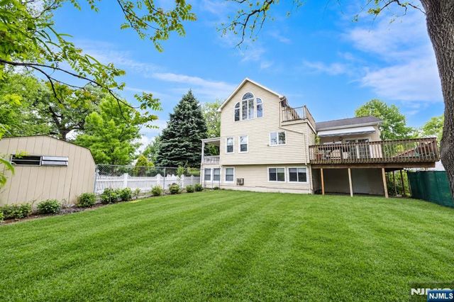 816 Pascack Road, Paramus, NJ 07652