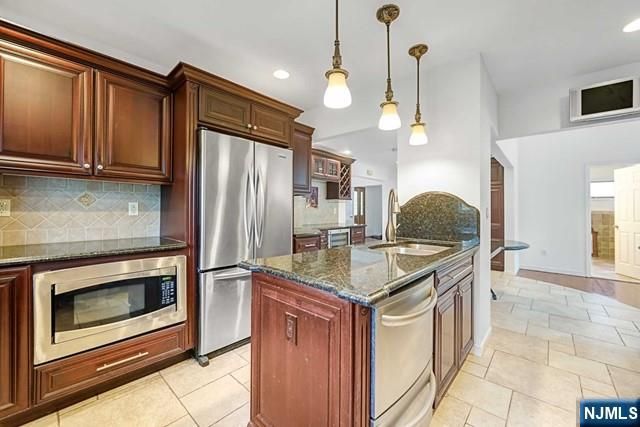 816 Pascack Road, Paramus, NJ 07652
