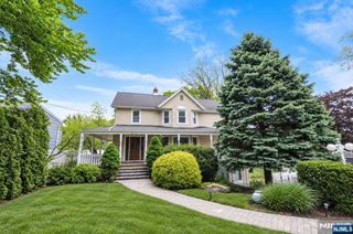 816 Pascack Road, Paramus, NJ 07652