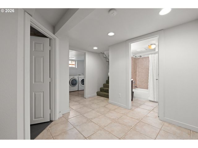 6362 N COMMERCIAL Ave, Portland, OR 97217